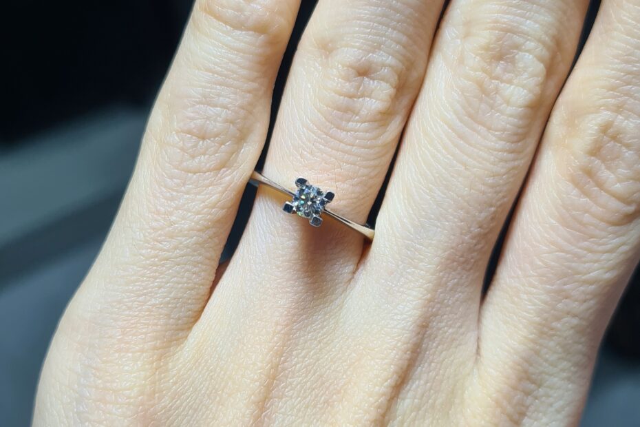 2.El Pırlanta 0,26 Karat D Diamond Sertifikalı Tektaş Yüzük X007443