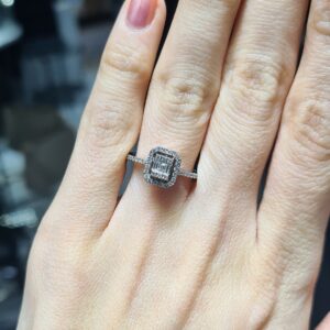 2.El Pırlanta 0,35 Karat D Diamond Sertifikalı Baget Yüzük X007439