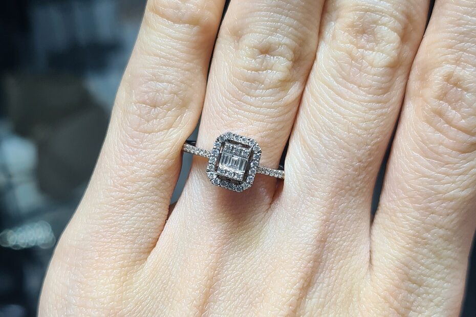 2.El Pırlanta 0,35 Karat D Diamond Sertifikalı Baget Yüzük X007439