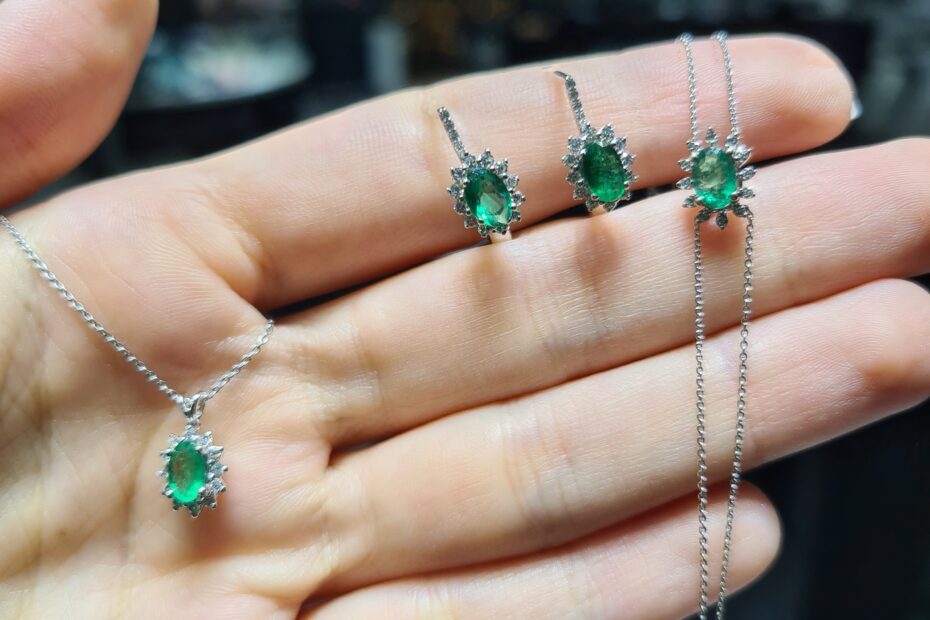 2.El Pırlanta 2,13 Karat Pırlanta & Zümrüt Kolye-Küpe-Yüzük Set X007649-X007650-X007651