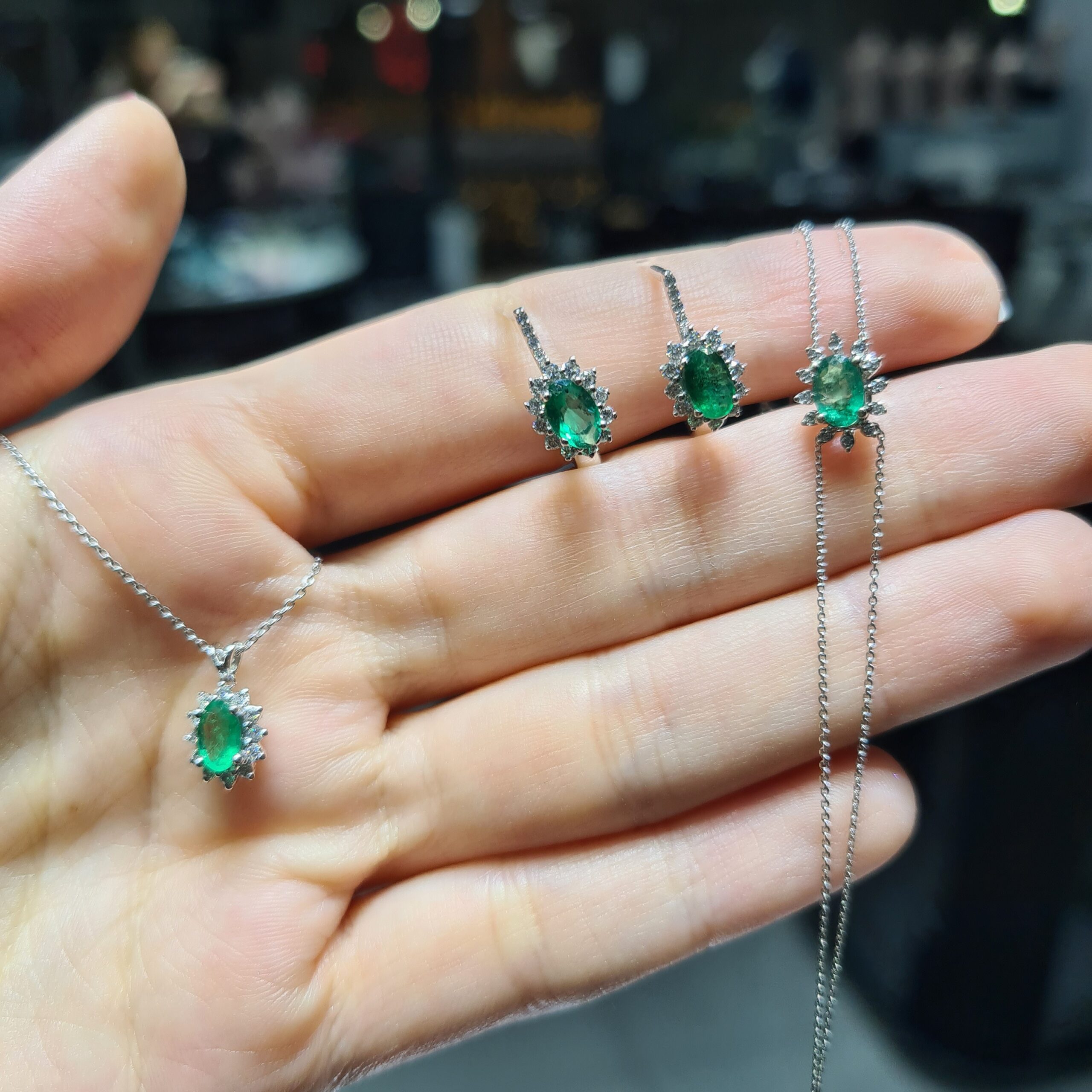 2.El Pırlanta 2,13 Karat Pırlanta & Zümrüt Kolye-Küpe-Yüzük Set X007649-X007650-X007651