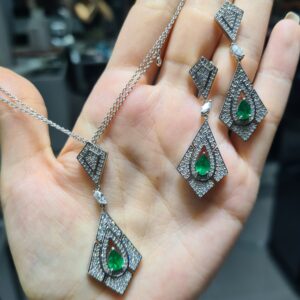 2.El Pırlanta 5,05 Karat Pırlanta & Zümrüt Kolye-Küpe Set MRT0022-MRT0023