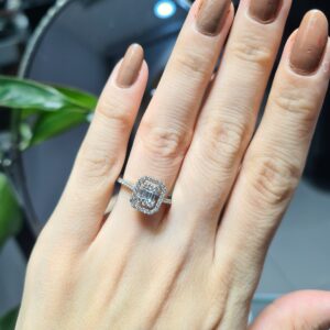 2. El Pırlanta 0,49 Karat Baget Yüzük