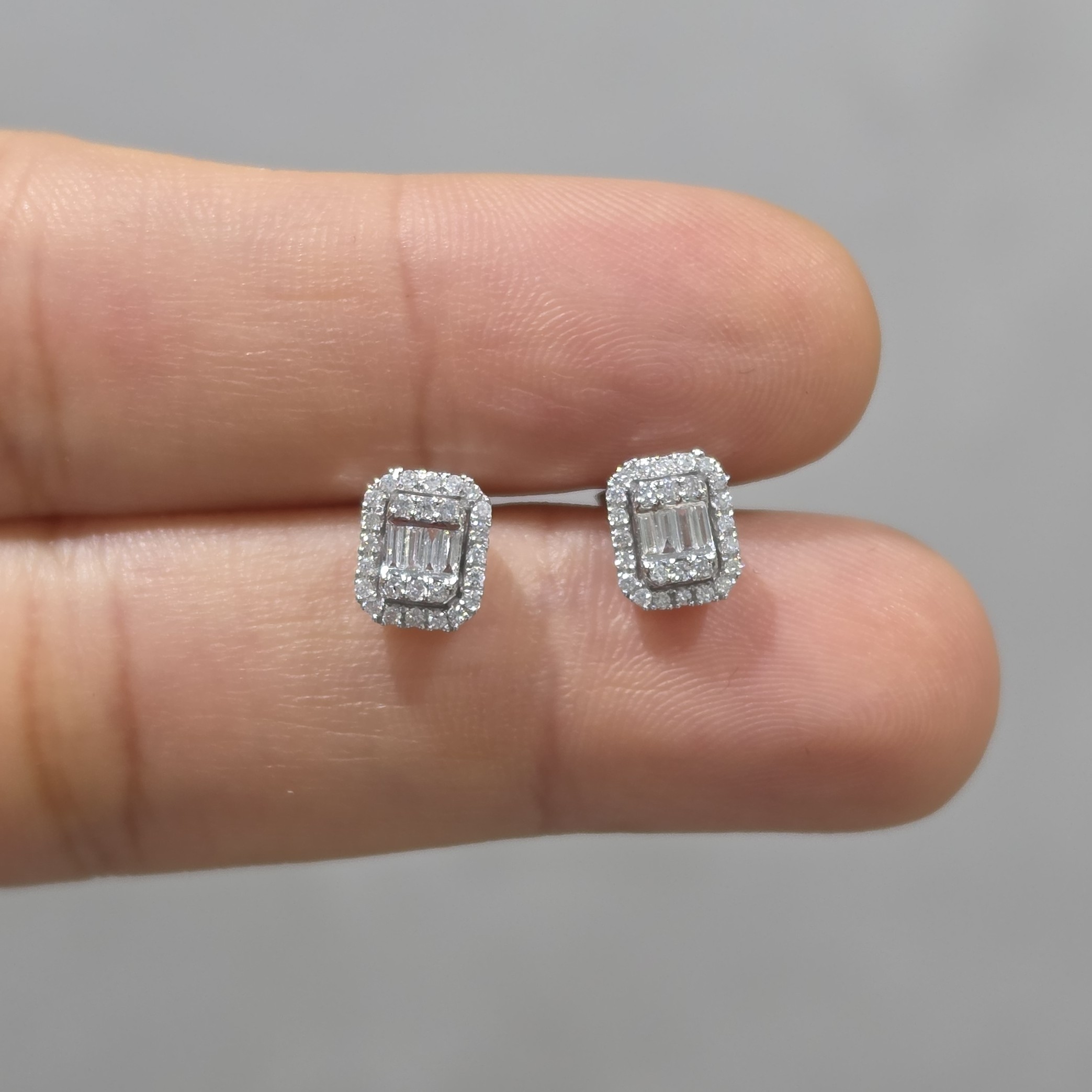 2.El Pırlanta 0,36 Ct Baget Küpe X008332
