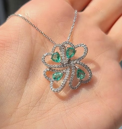 Pırlanta ve Zümrüt 1,74 Karat Kolye